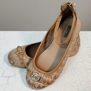 Michael Kors Monogram Girls Tan Ballet Flats W/ Ankle Strap, Size 13 ~ EUC